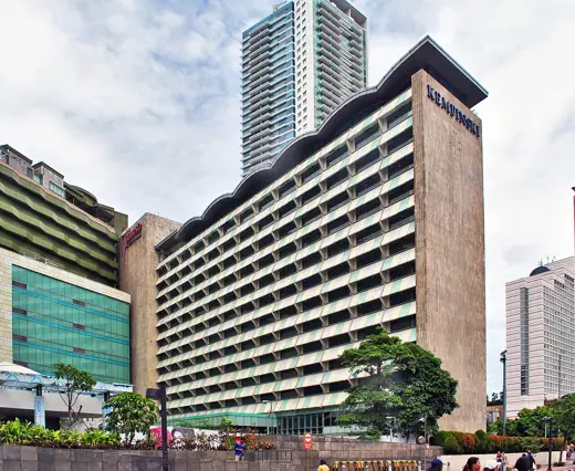 Photo 1: Exterior · Sisi belakang Hotel Indonesia