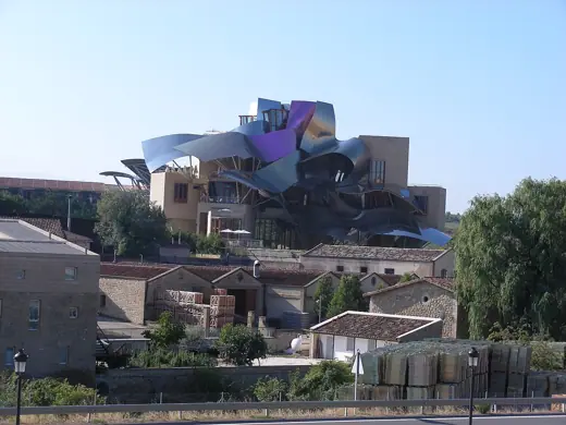 Photo 6: Context · View from the town of Elciego to the holte Marques d Riscal