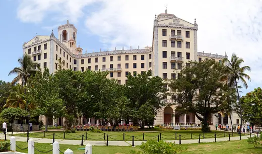 Photo 1: Exterior