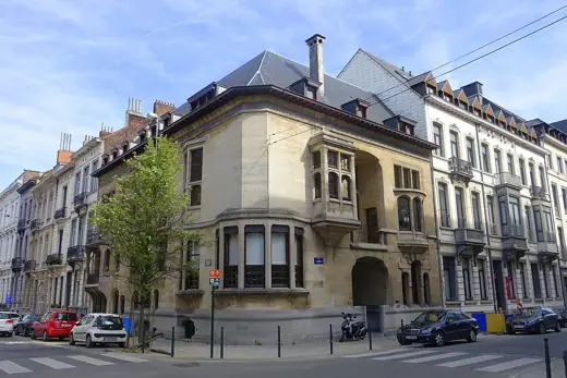 Photo 3: Exterior
