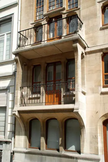 Photo 4: Exterior
