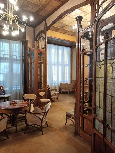 Photo 4: Interior