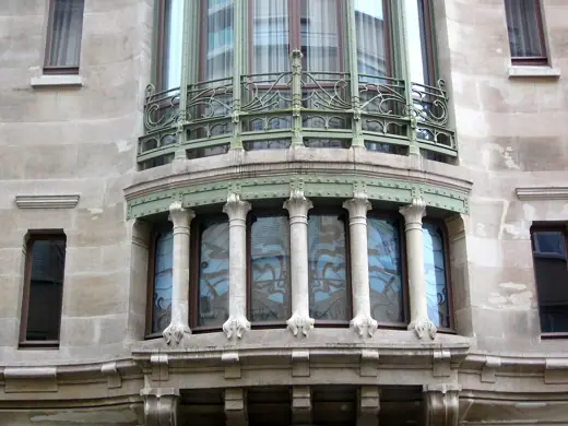 Photo 4: Exterior