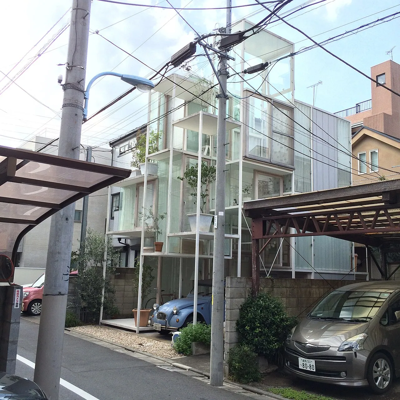 House NA: Exterior