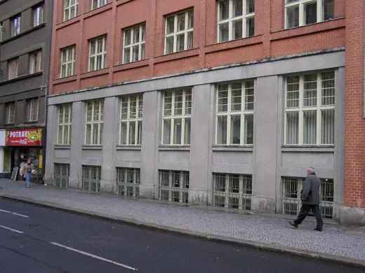 Photo 2: Exterior