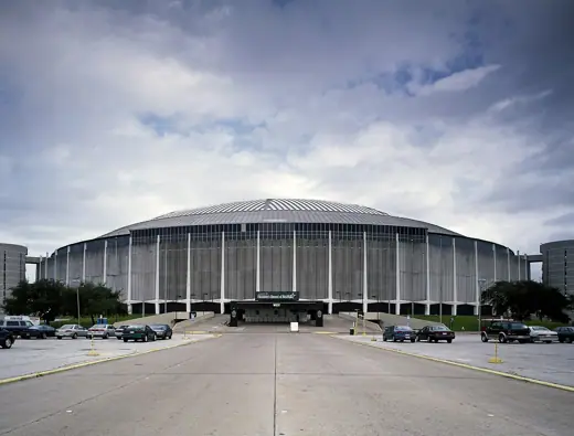 Photo 3: Exterior
