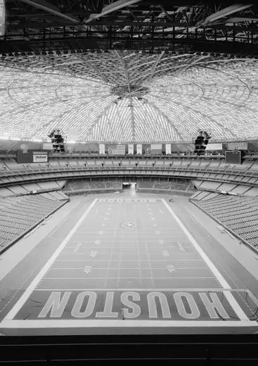 Photo 4: Interior