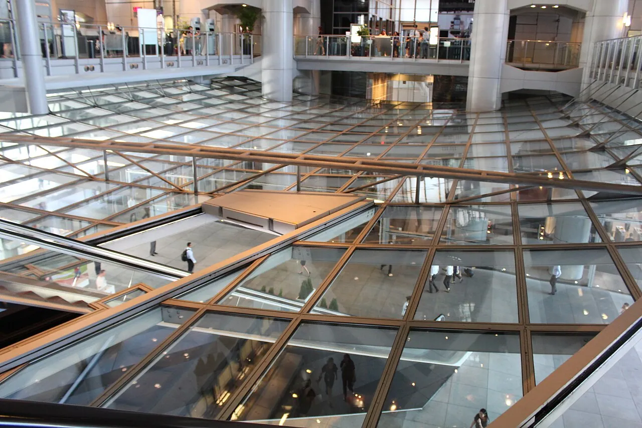 HSBC Main Building: Interior · HSBC Hong Kong headquarters building, Hong Kong
