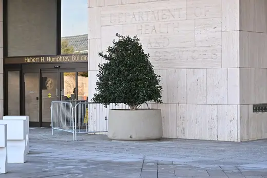 Photo 2: Exterior · Main entrance to the U.S