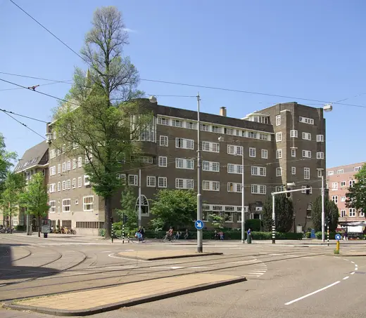 Photo 1: Exterior