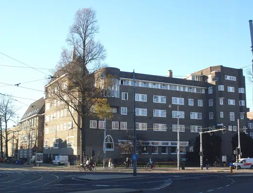 Photo 3: Exterior