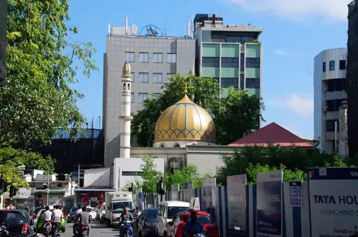 Photo 2: Exterior · Moschee Malé