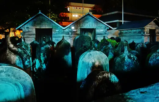 Photo 6: Context · Cemetry of the Friday Mosque at Night, Malé, Maldives