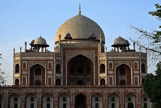 Photo 2: Exterior