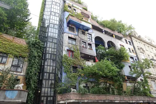 Photo 4: Exterior · Hundertwasserhaus Wien Austria