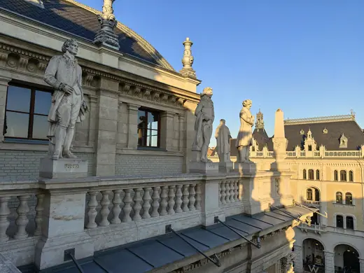 Photo 4: Exterior · Budapest, Opera