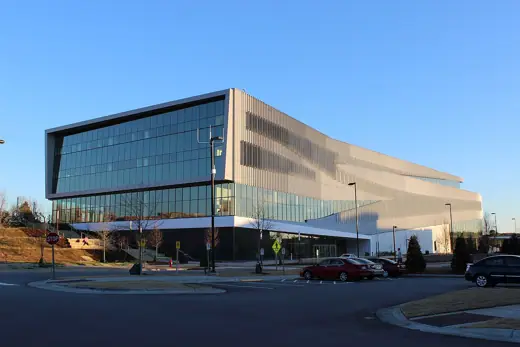 Photo 1: Exterior