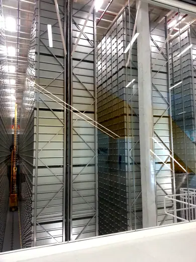 Photo 3: Interior