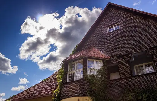 Photo 2: Exterior