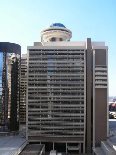 Photo 1: Exterior