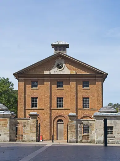 Photo 2: Exterior