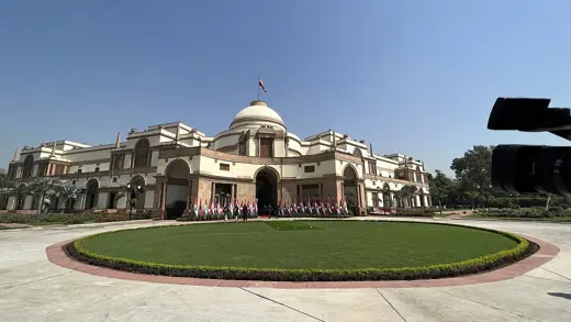Photo 2: Exterior