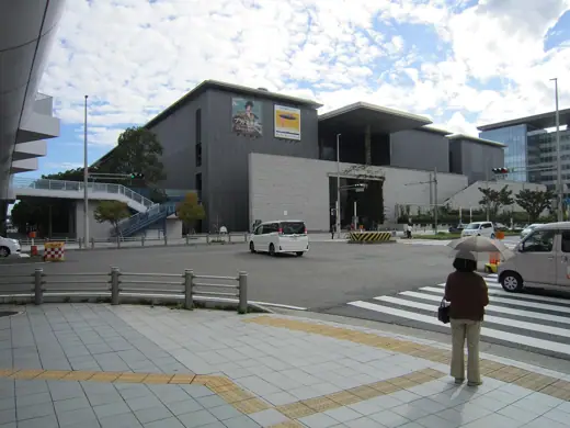 Photo 3: Exterior