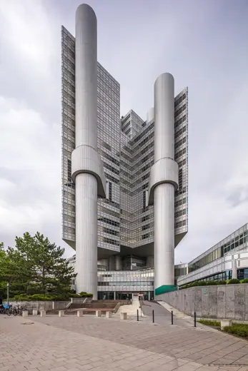 Photo 2: Exterior