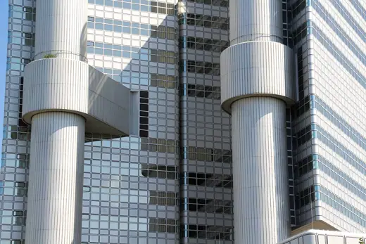 Photo 4: Exterior · Arabellastraße Hypo-Hochhaus is an administrative building of the HypoVereinsbank