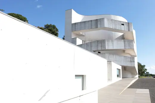 Photo 2: Exterior · Vista da fachada do Museu Iberê Camargo, em Porto Alegre