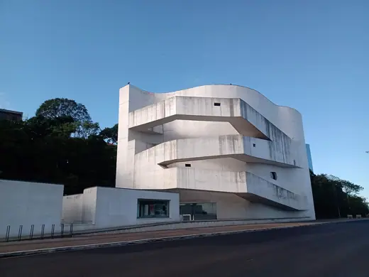Photo 3: Exterior · Imagem externa da Fundação Iberê Camargo, Porto Alegre