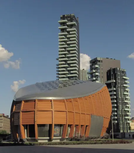 Photo 1: Exterior