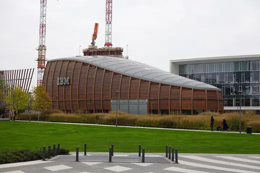 Photo 2: Exterior