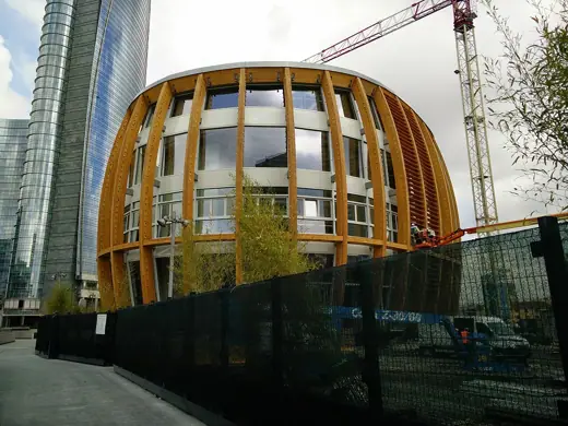 Photo 4: Exterior