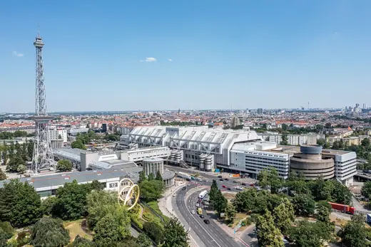 Photo 3: Exterior · Blick über das Messegelände in Berlin mit dem ICC Gebäude und dem Fernsehturm, Juni 2022