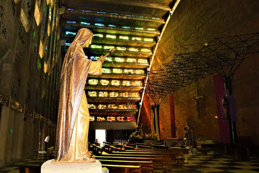 Photo 5: Interior · Interior de la Iglesia El Rosario