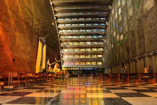 Photo 6: Interior · Interior visto desde la puerta de acceso