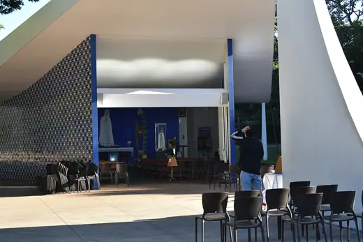 Photo 3: Exterior · igreja em Brasília, Brasil