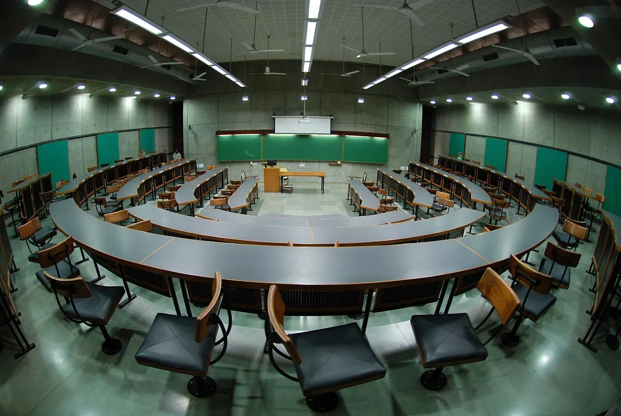IIM Ahmedabad: Interior · Spacious and beautiful class room with modern facilities