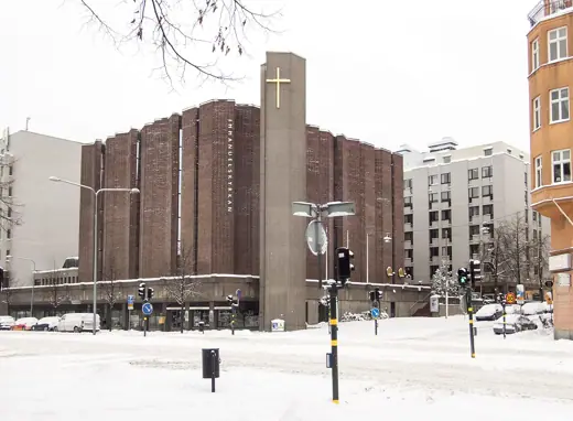 Photo 2: Exterior