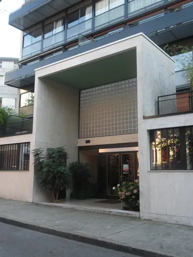 Photo 2: Exterior · Entrée de l'Immeuble Clarté