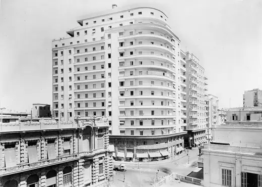 Photo 1: Exterior