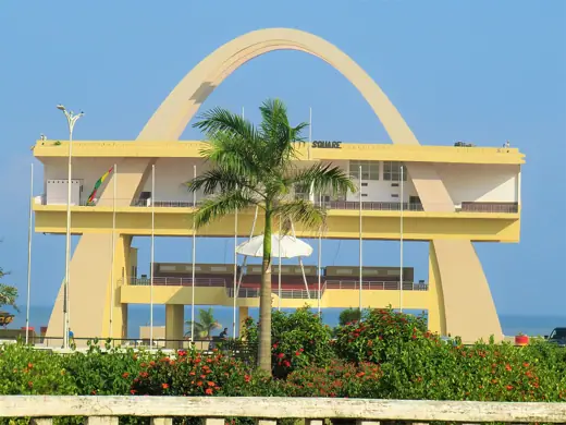 Photo 4: Exterior