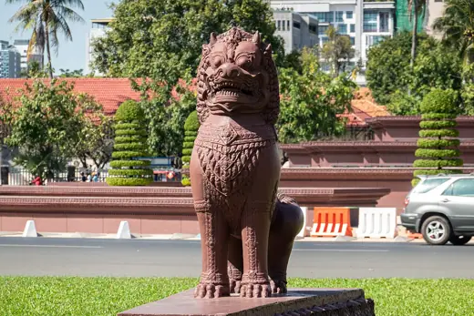 Photo 2: Exterior · Independence Monument, Phnom Penh