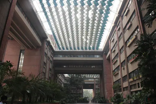 Photo 3: Exterior
