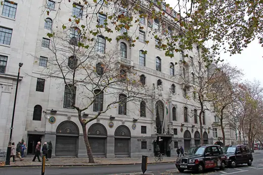 Photo 1: Exterior