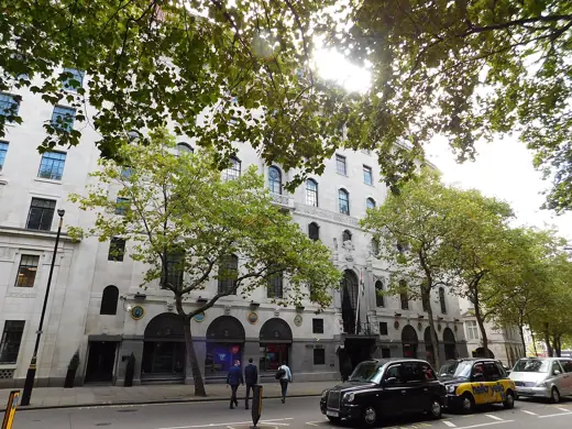 Photo 2: Exterior