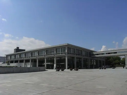 Photo 1: Exterior