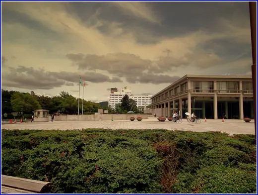Photo 4: Exterior