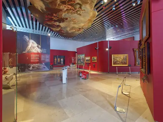 Photo 3: Exterior · sala 4